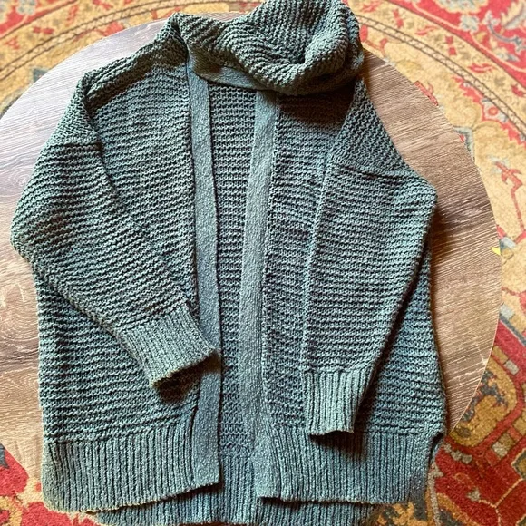 🎶AE Cardigan w/Hood - Picture 2 of 6